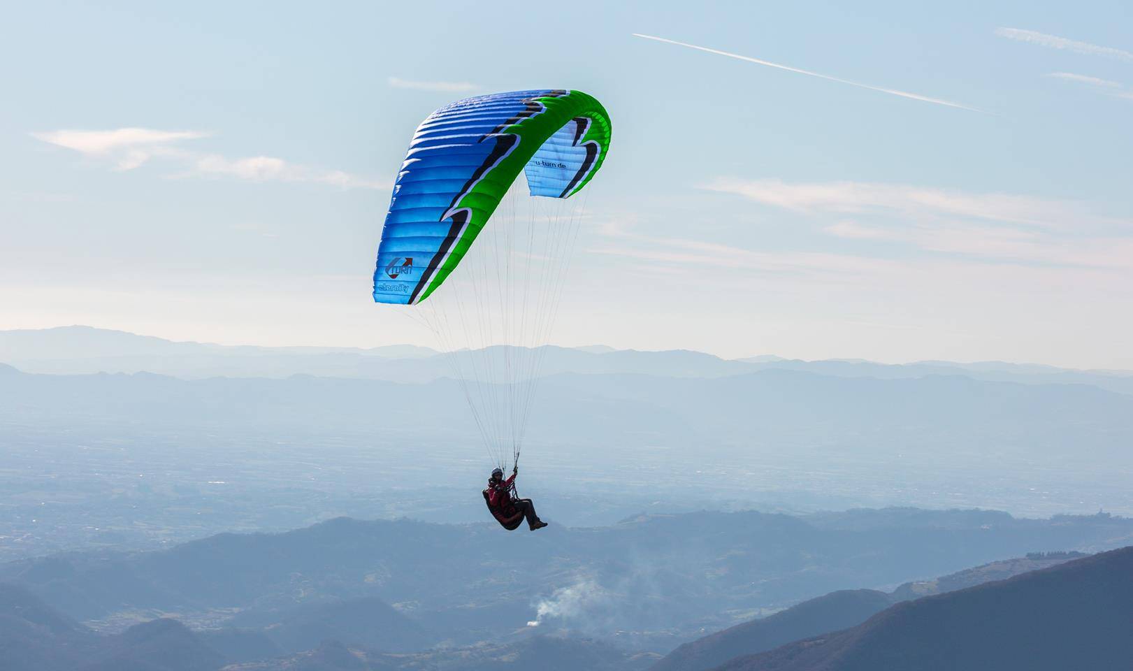 پاراگلایدر سواری، چتربال سواری یا پاراگلایدینگ (به انگلیسی: Paragliding)